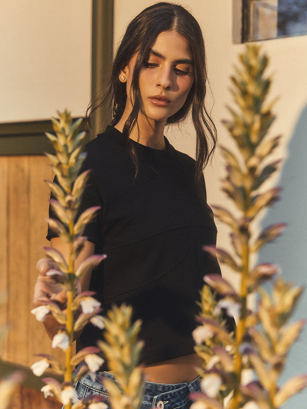 CELĒIT LOGO TEXTURED TEE BLACK