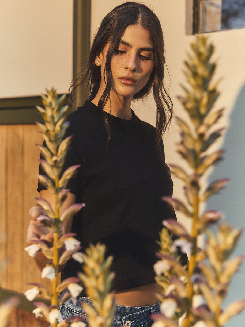 CELĒIT LOGO TEXTURED TEE BLACK